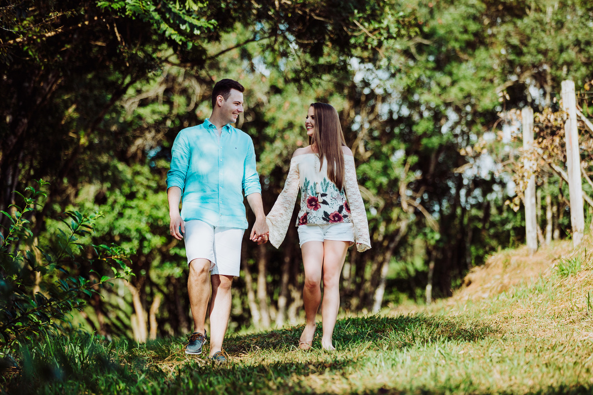 Nosso caminho. Ensaio Pre-Casamento, Pre-Wedding Caroline e Ariel. osteria La Campagnaga, Itoupava. Fotografia de Eduardo Pasqualini, fotógrafo de casamento, família e ensaios em Rio do Sul, Santa Catarina.