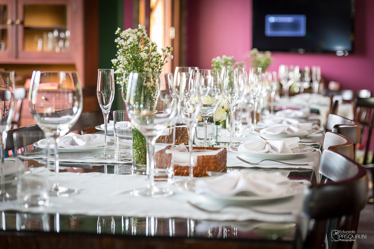 Copos da decoração do almoço especial em comemoração do batizado da Alícia. Osteria La Campagnaga. Fotografia de Eduardo Pasqualini, fotógrafo de casamentos e ensaios em Rio do Sul, Santa Catarina.