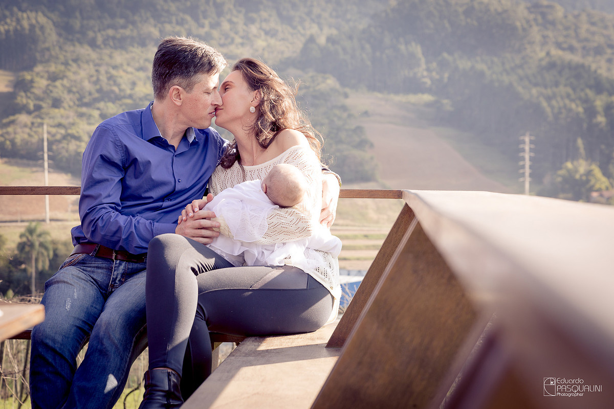 Um dia de sol, família reunida, amor e carinho. Osteria La Campagnaga. Fotografia de Eduardo Pasqualini, fotógrafo de casamentos e ensaios em Rio do Sul, Santa Catarina.