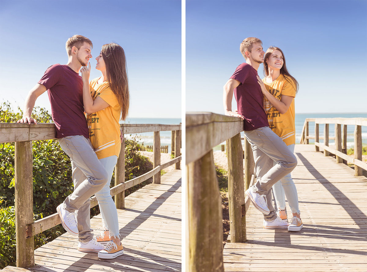 Juntos no trapiche da praia. Praia e Mar. Pré-Casamento Jaqueline e Rômulo. Navegantes, SC. Fotografia de Eduardo Pasqualini, fotógrafo de casamento, família e ensaios em Rio do Sul, Santa Catarina.