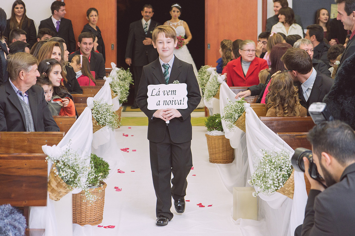 Placa anunciando a chegada da noiva. Eduardo Pasqualini Fotografias - Fotógrafo profissional de ensaio e casamento em Rio do Sul, Santa Catarina, Brasil.