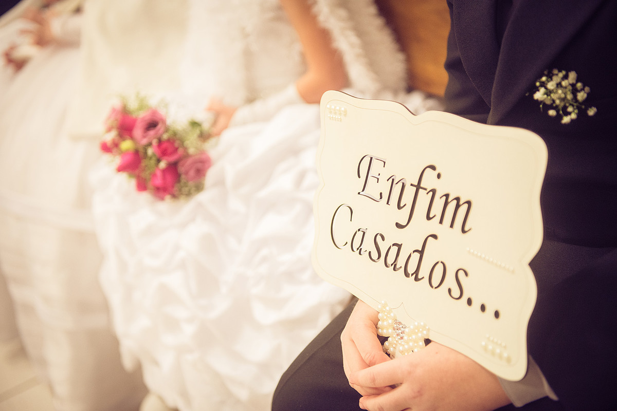 Enfim casados... placa dos noivos. Eduardo Pasqualini Fotografias - Fotógrafo profissional de ensaio e casamento em Rio do Sul, Santa Catarina, Brasil.