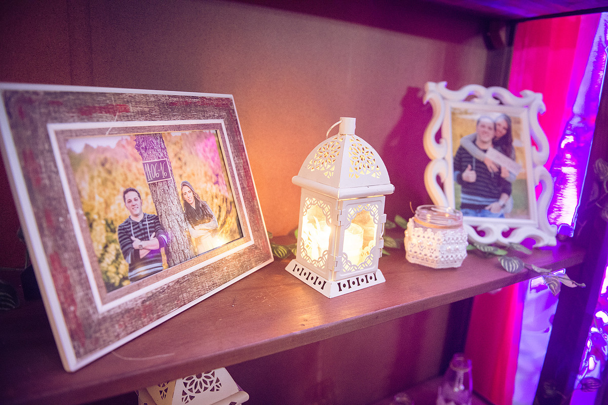 Decoração com velas. Eduardo Pasqualini Fotografias - Fotógrafo profissional de ensaio e casamento em Rio do Sul, Santa Catarina, Brasil.