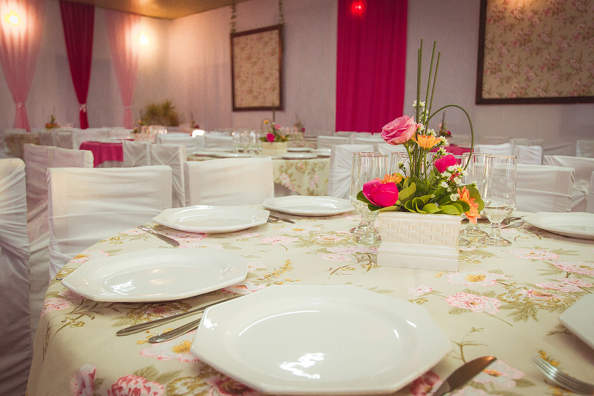 Mesa bem decorada e de bom gosto. Eduardo Pasqualini Fotografias - Fotógrafo profissional de ensaio e casamento em Rio do Sul, Santa Catarina, Brasil.