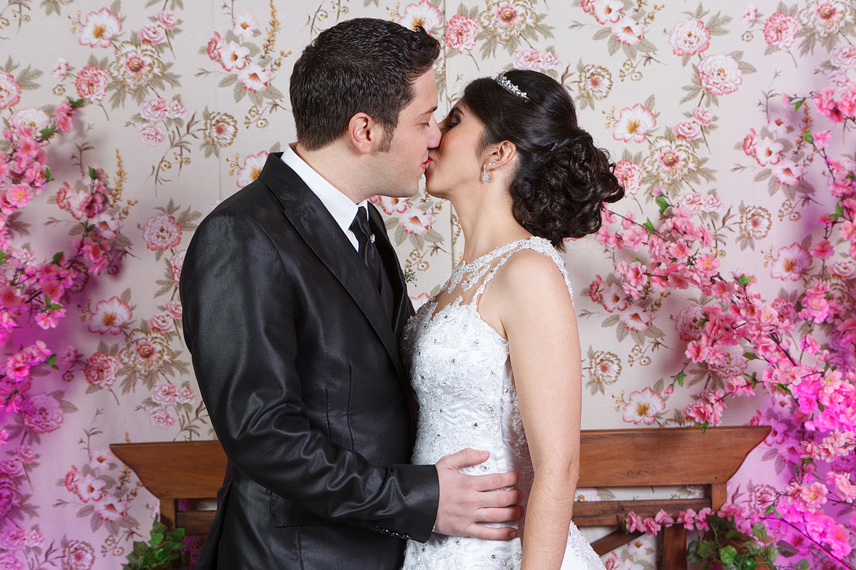 Um beijo com amor. Eduardo Pasqualini Fotografias - Fotógrafo profissional de ensaio e casamento em Rio do Sul, Santa Catarina, Brasil.