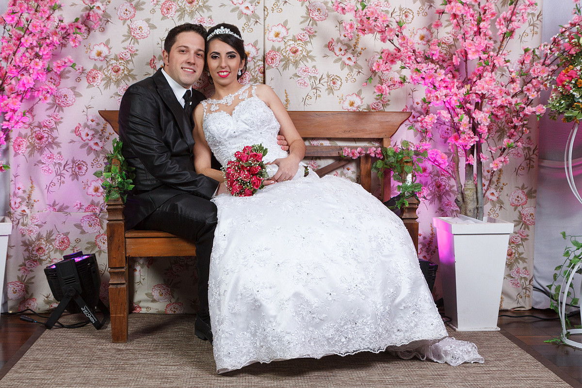 Muito amor entre esse casal alto astral. Eduardo Pasqualini Fotografias - Fotógrafo profissional de ensaio e casamento em Rio do Sul, Santa Catarina, Brasil.