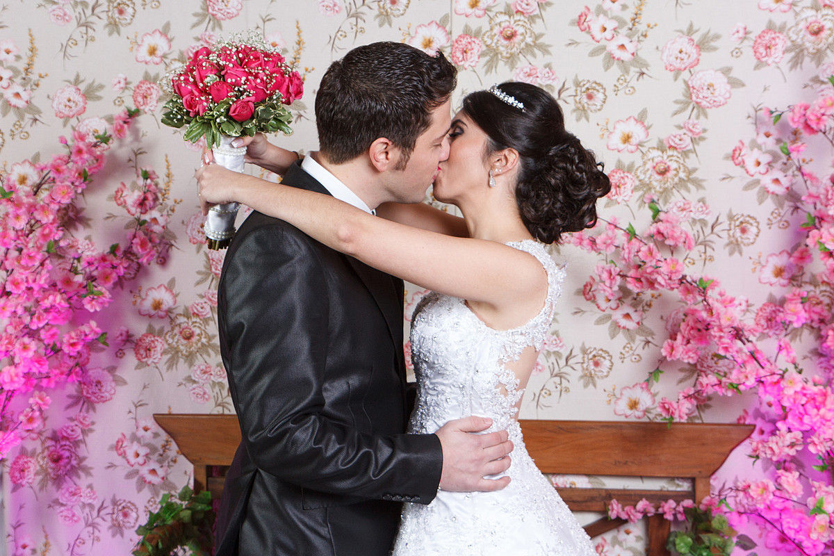 Flores, amor e beijos. Eduardo Pasqualini Fotografias - Fotógrafo profissional de ensaio e casamento em Rio do Sul, Santa Catarina, Brasil.