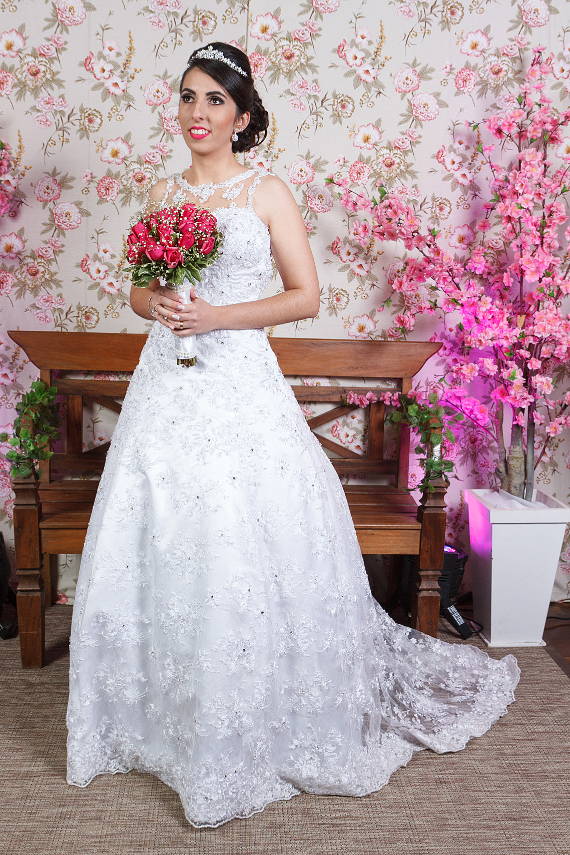 A clássica foto da noiva e seu buquê. Eduardo Pasqualini Fotografias - Fotógrafo profissional de ensaio e casamento em Rio do Sul, Santa Catarina, Brasil.