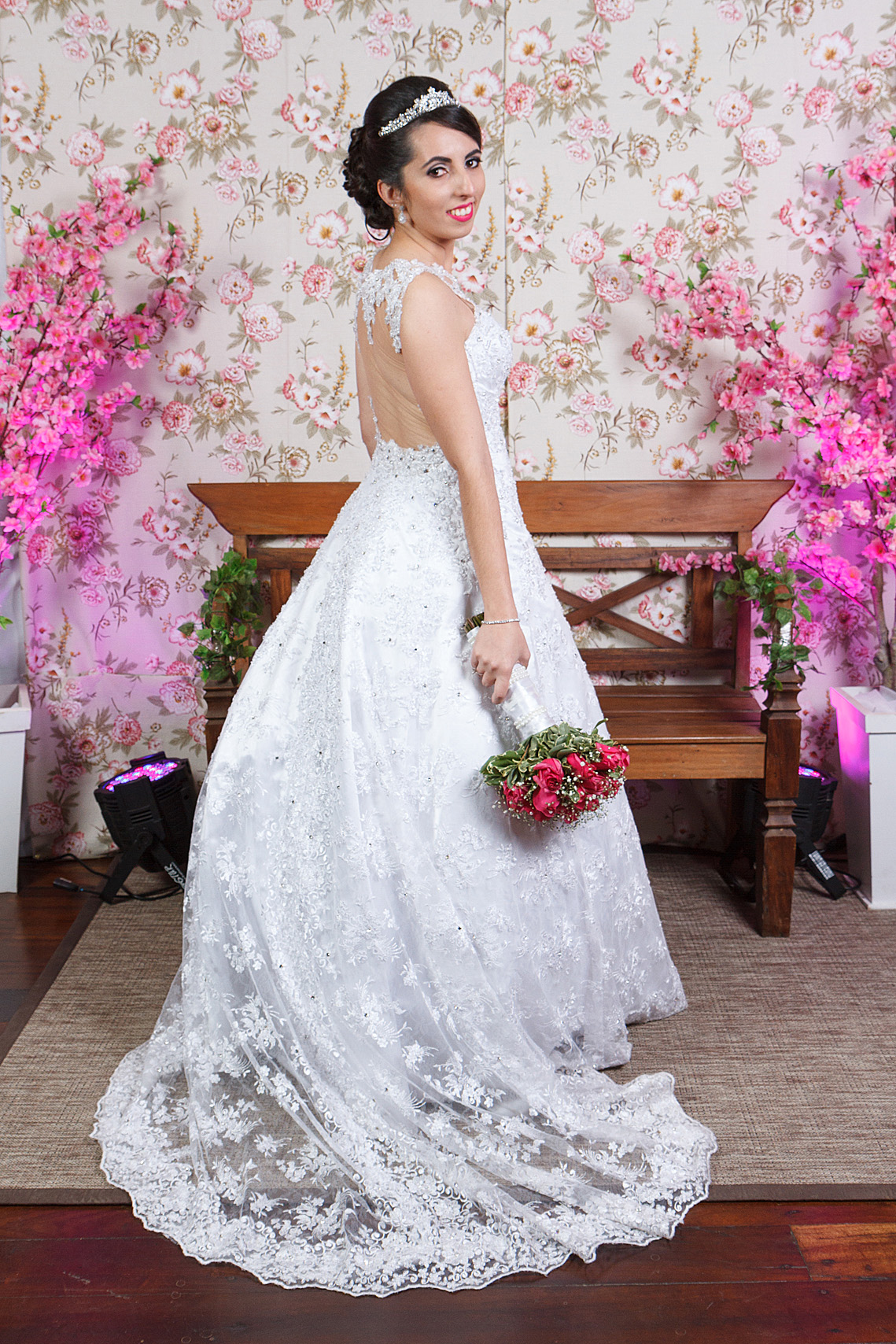 O super vestido da noiva Vanessa. Eduardo Pasqualini Fotografias - Fotógrafo profissional de ensaio e casamento em Rio do Sul, Santa Catarina, Brasil.