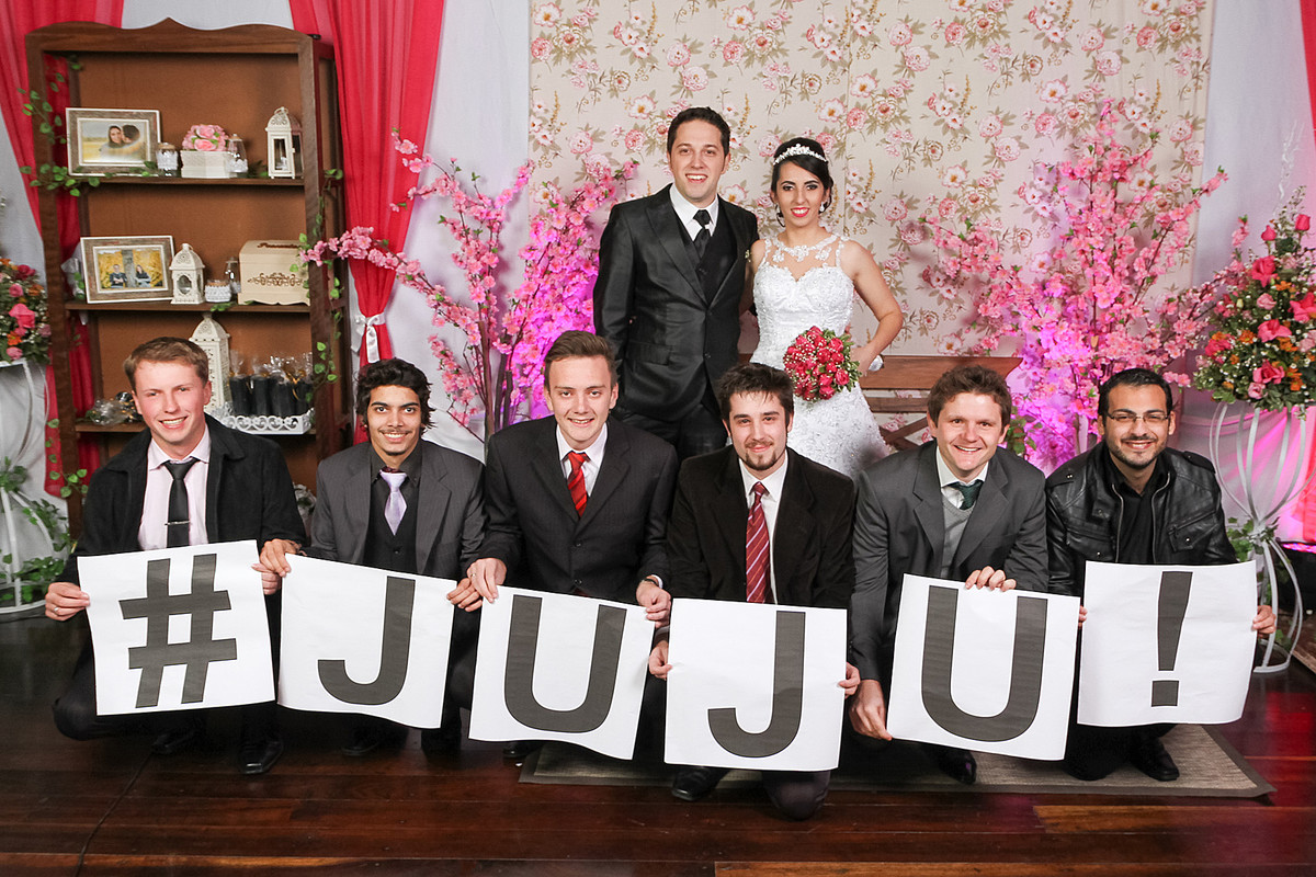 Juju... amigos divertidos do noivo. Eduardo Pasqualini Fotografias - Fotógrafo profissional de ensaio e casamento em Rio do Sul, Santa Catarina, Brasil.