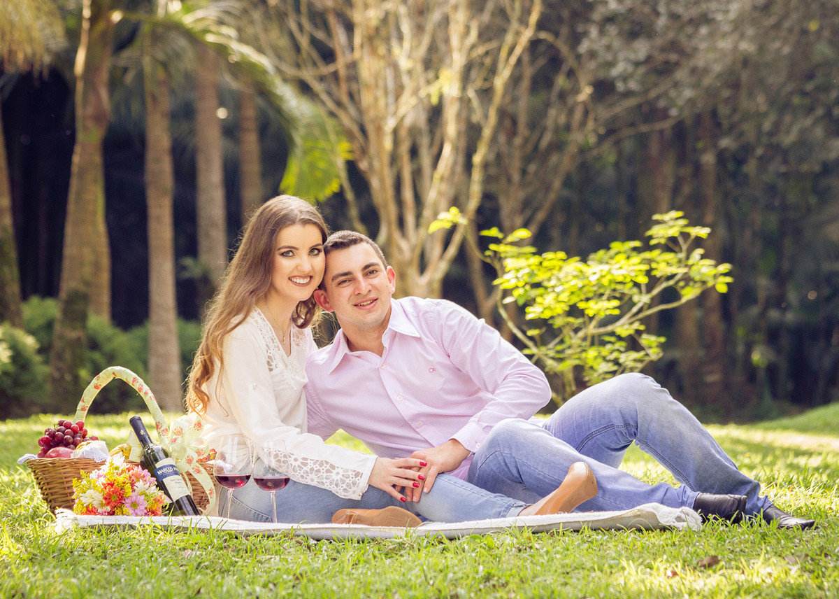 Um dia perfeito com um vinho e frutas e amor. Eduardo Pasqualini Fotografias - Fotógrafo profissional de ensaio e casamento em Santa Catarina, Brasil. Braço do Trombudo.