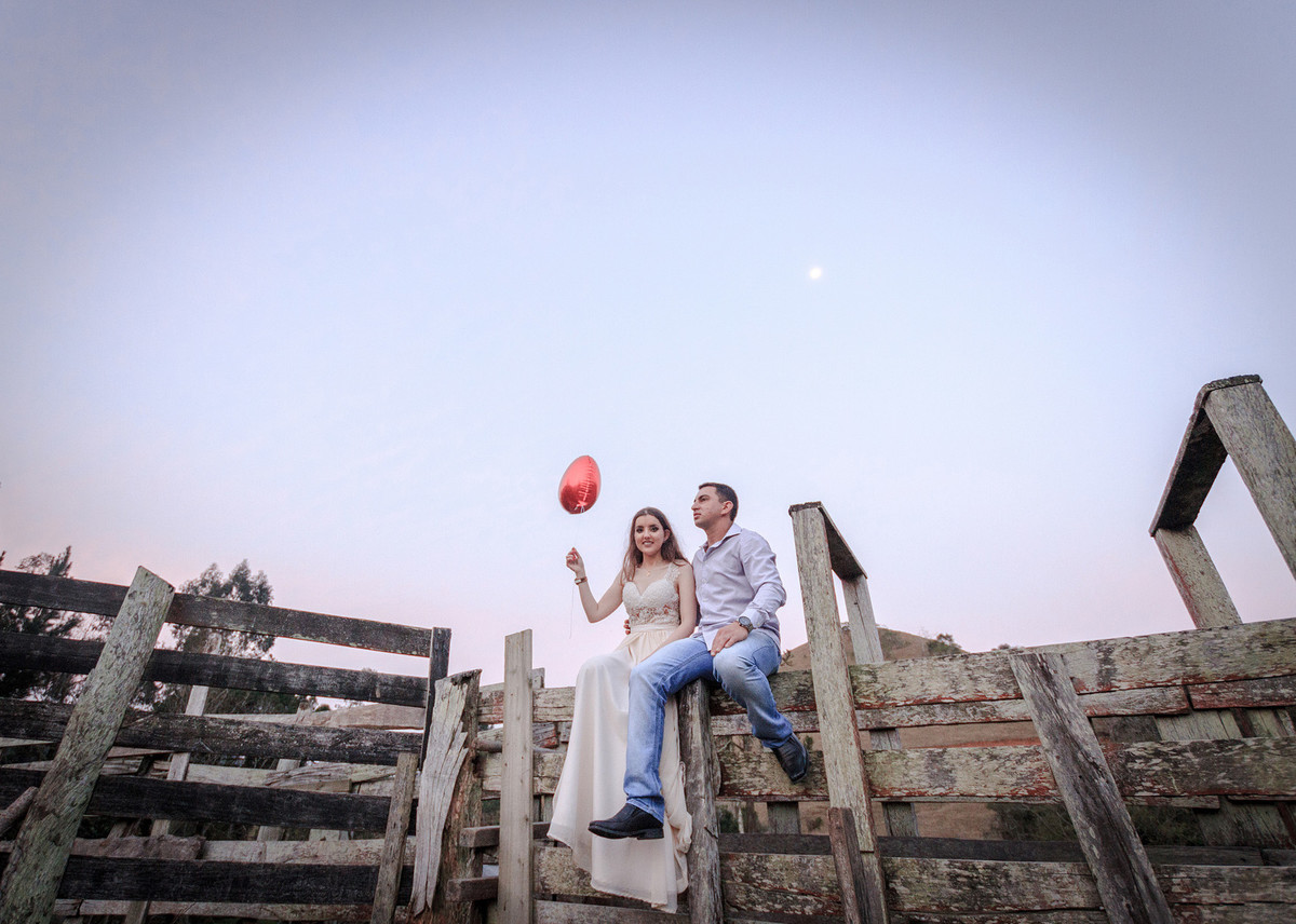 Amor, larga esse balão pra ver onde vai parar. Eduardo Pasqualini Fotografias - Fotógrafo profissional de ensaio e casamento em Santa Catarina, Brasil. Braço do Trombudo.