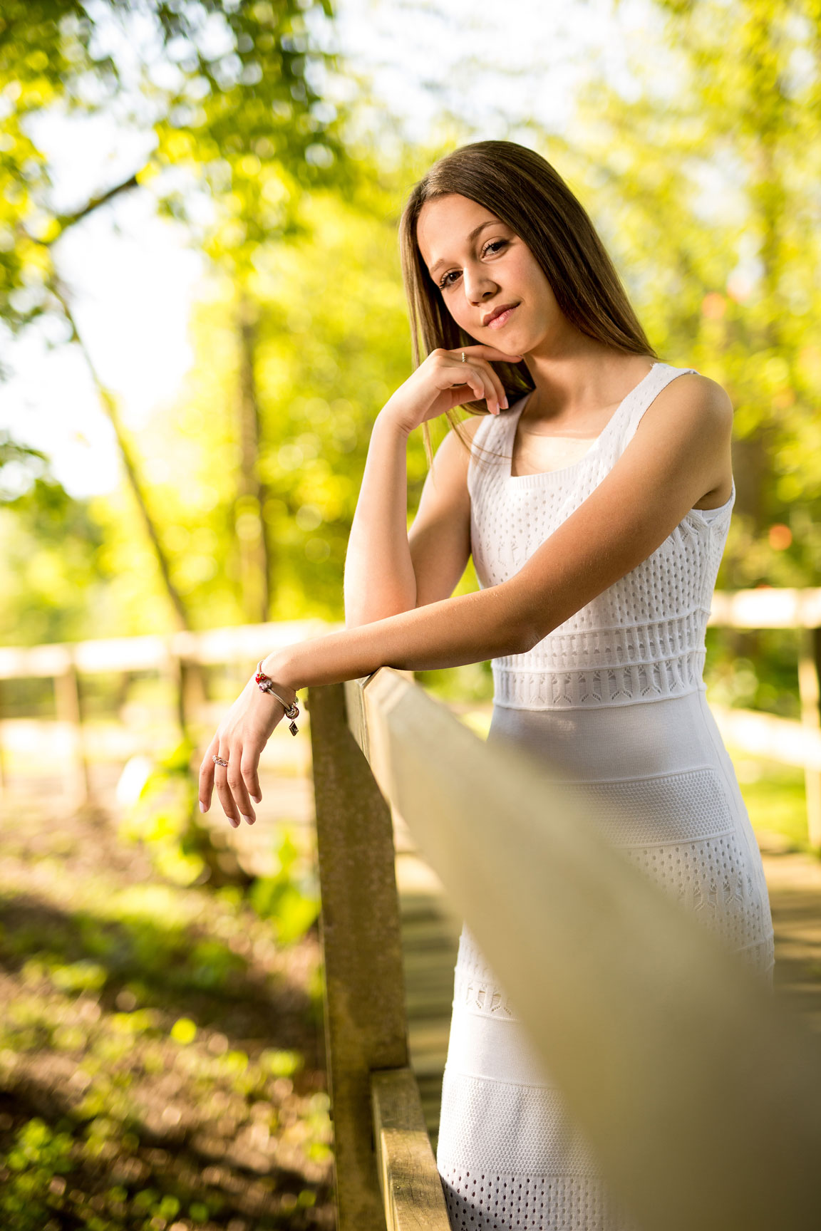 Amanda no sítio em meio a natureza. Ensaio de 15 anos. Eduardo Pasqualini Fotografias - Fotógrafo profissional de ensaio e casamento em Rio do Sul, Santa Catarina, Brasil.