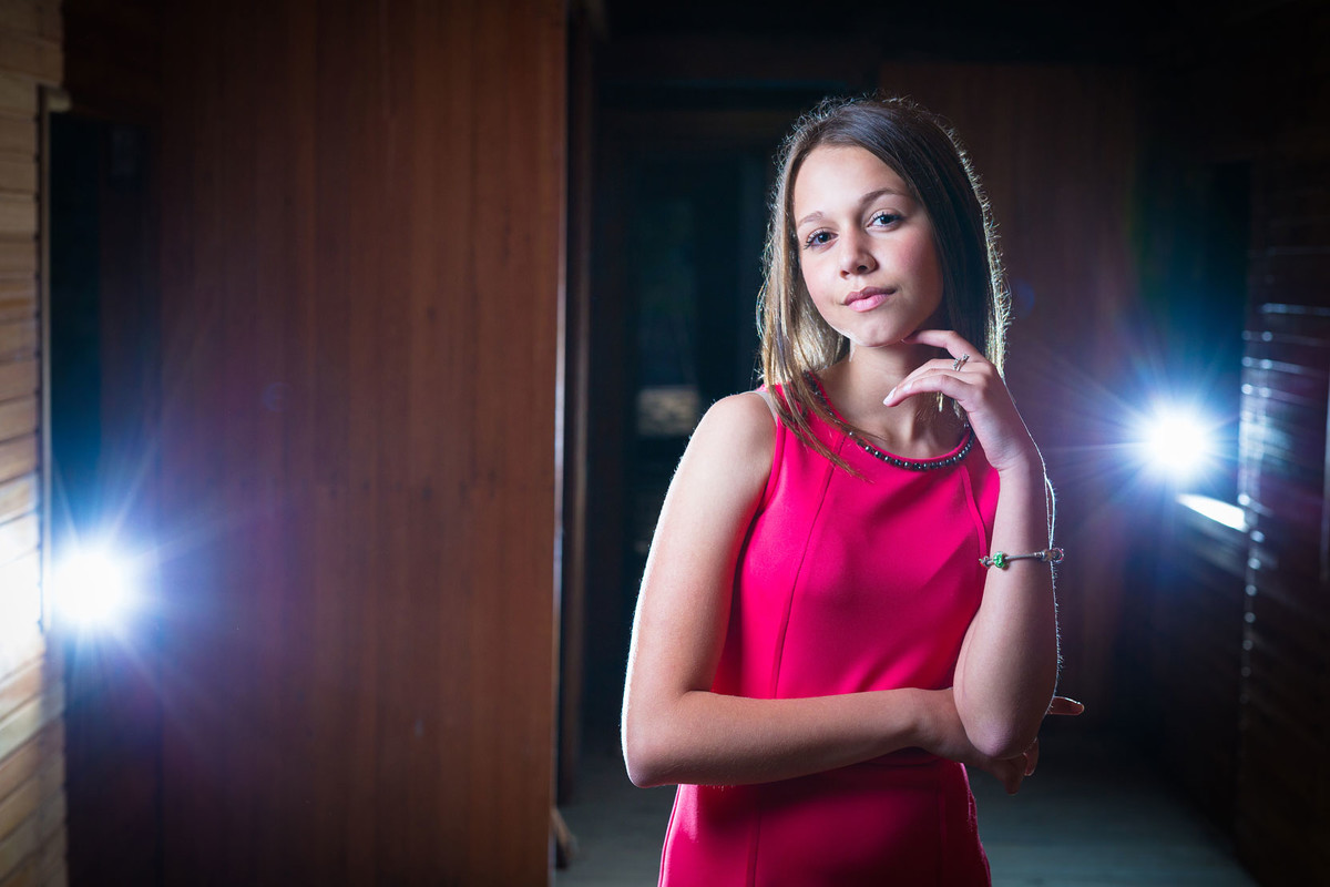 Sensualizando para câmera. Amanda no Ensaio de 15 anos. Eduardo Pasqualini Fotografias - Fotógrafo profissional de ensaio e casamento em Rio do Sul, Santa Catarina, Brasil.