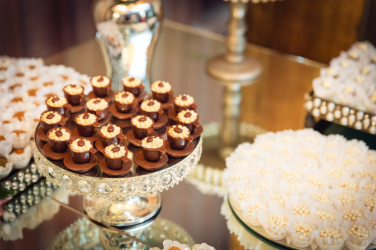 Puro chocolate nos docinhos de casamento. Eduardo Pasqualini Fotografias - Fotógrafo profissional de ensaio e casamento em Rio do Sul, Santa Catarina, Brasil.