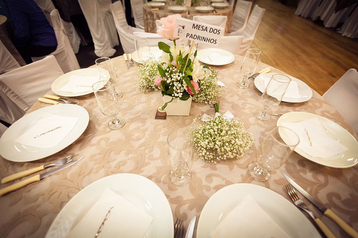 Organização das mesas no casamento de Cátia e Denis. Eduardo Pasqualini Fotografias - Fotógrafo profissional de ensaio e casamento em Rio do Sul, Santa Catarina, Brasil.