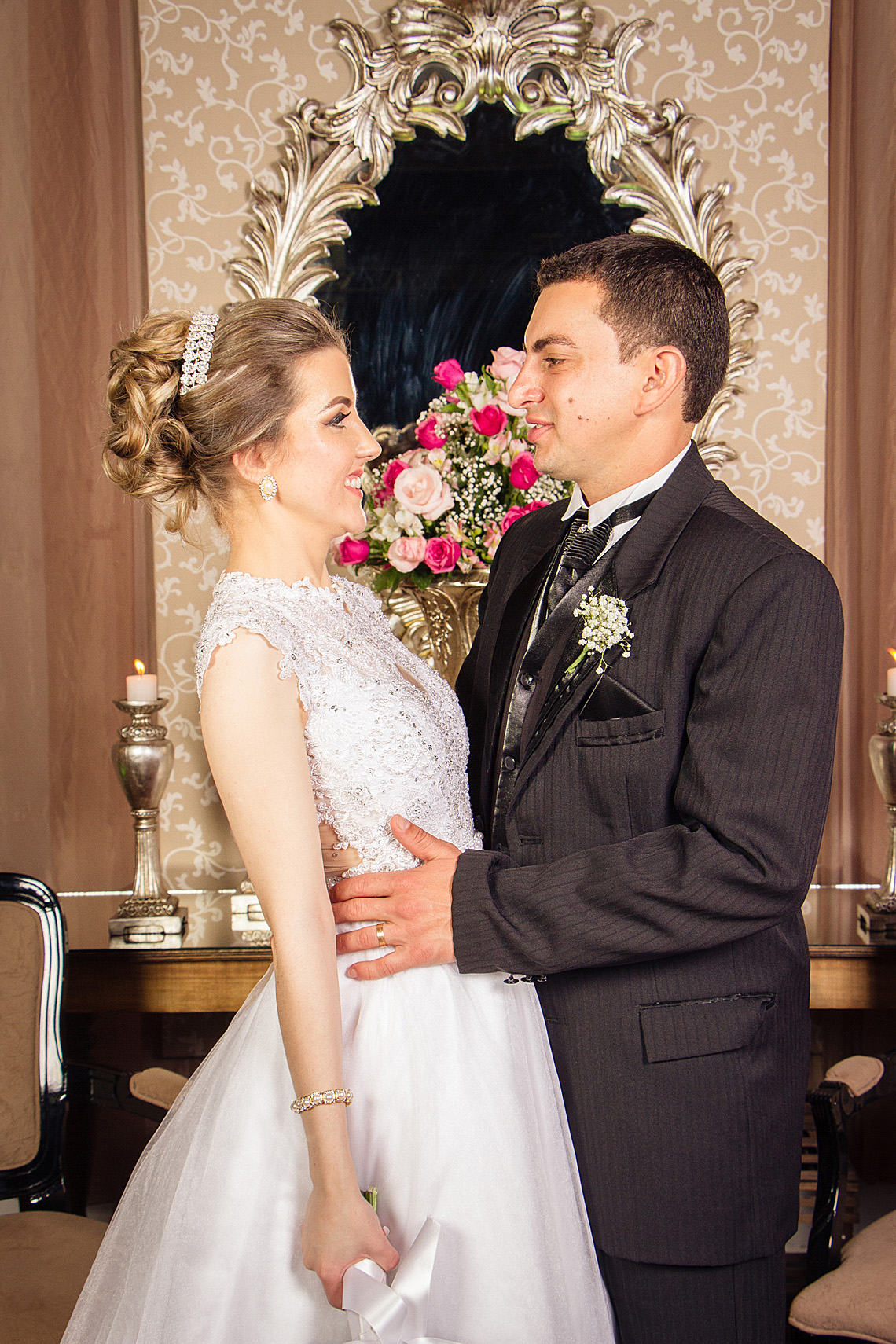 Linda pose para foto no casamento de Cátia e Denis. Eduardo Pasqualini Fotografias - Fotógrafo profissional de ensaio e casamento em Rio do Sul, Santa Catarina, Brasil.