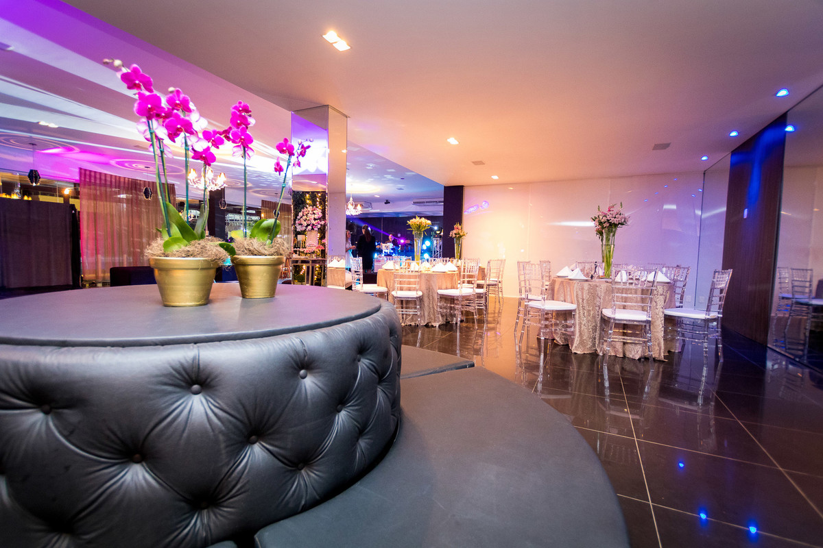 Um espaço linda para comemorar a festa do Aniversário de 15 anos. Fotografia de Eduardo Pasqualini Fotógrafo profissional de ensaio e casamento em Rio do Sul, Santa Catarina, Brasil.