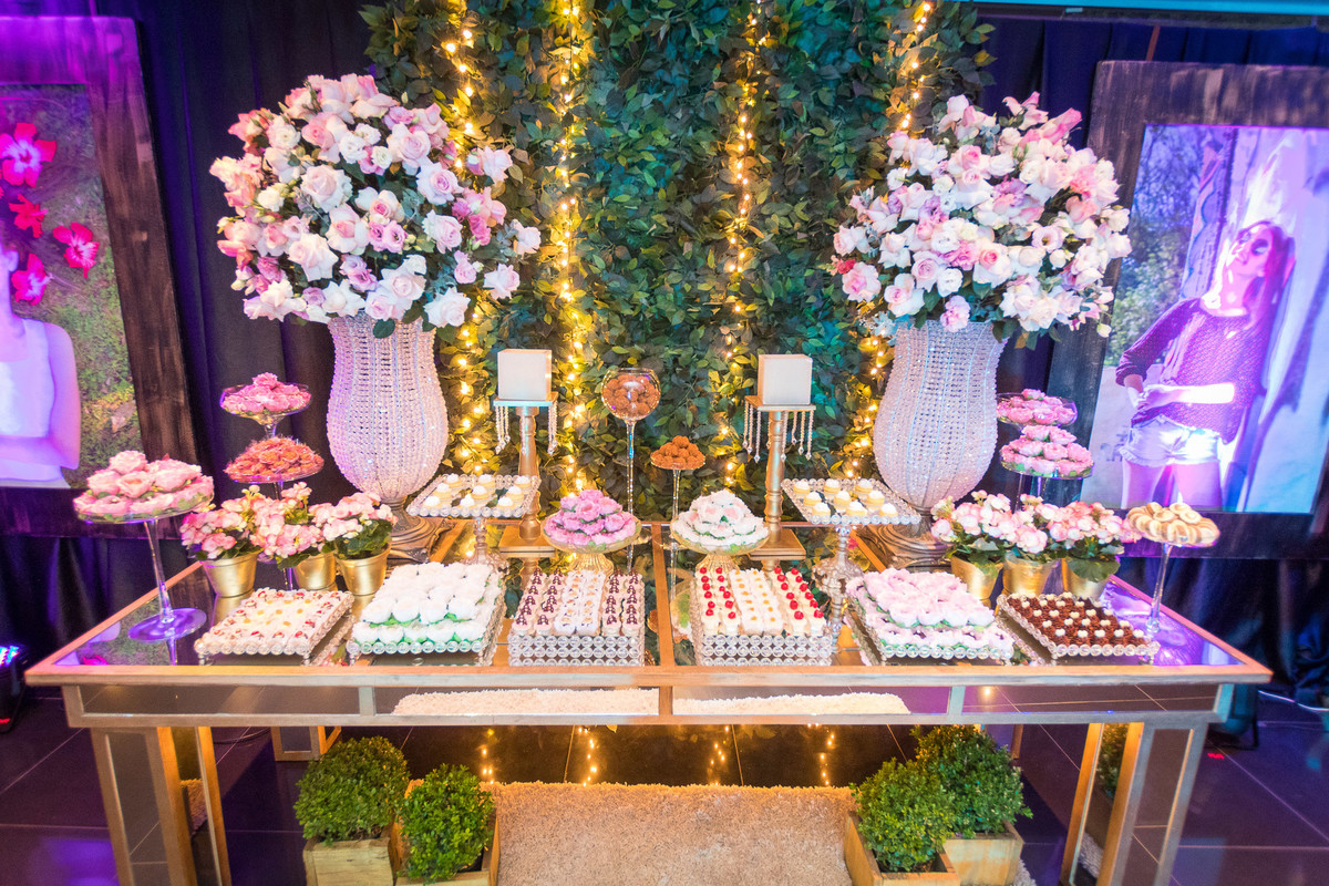 Doces maravilhosos para a festa do Aniversário de 15 anos. Fotografia de Eduardo Pasqualini Fotógrafo profissional de ensaio e casamento em Rio do Sul, Santa Catarina, Brasil.