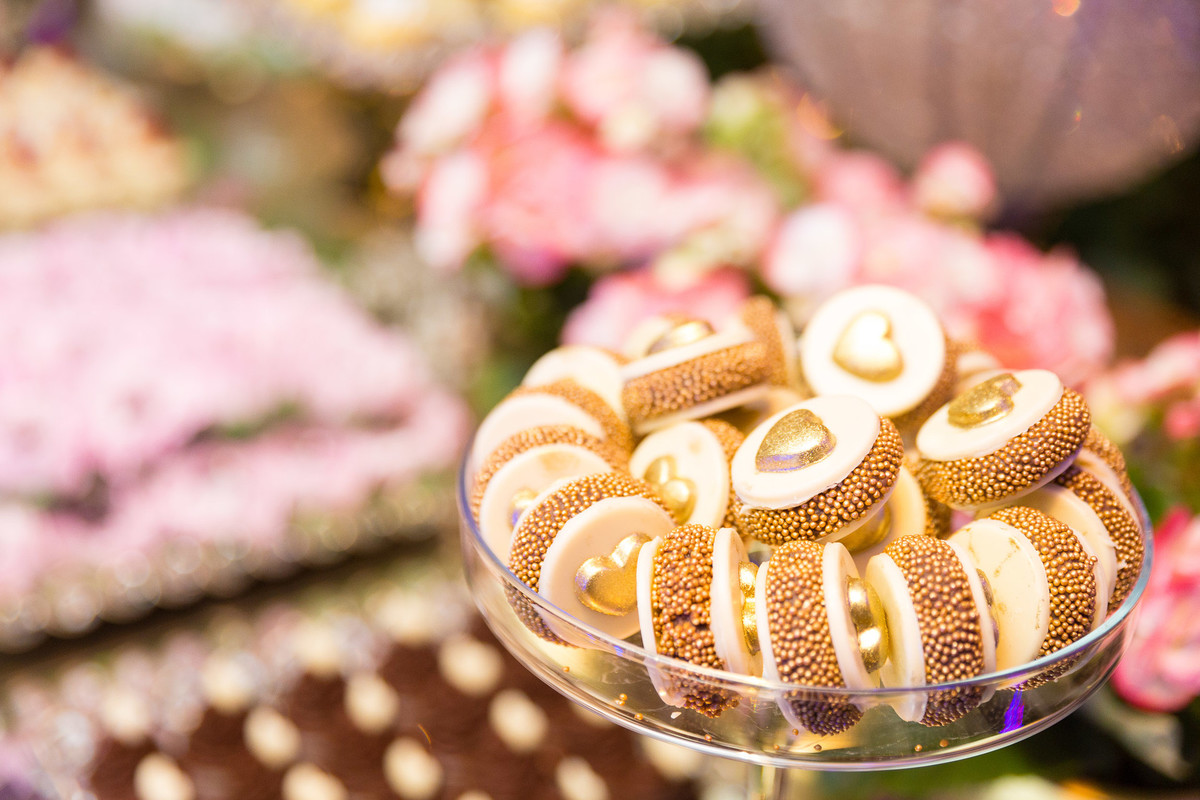 Amor, paixão, alegria... até os docinhos tramitem isso. Aniversário de 15 anos. Fotografia de Eduardo Pasqualini Fotógrafo profissional de ensaio e casamento em Rio do Sul, Santa Catarina, Brasil.
