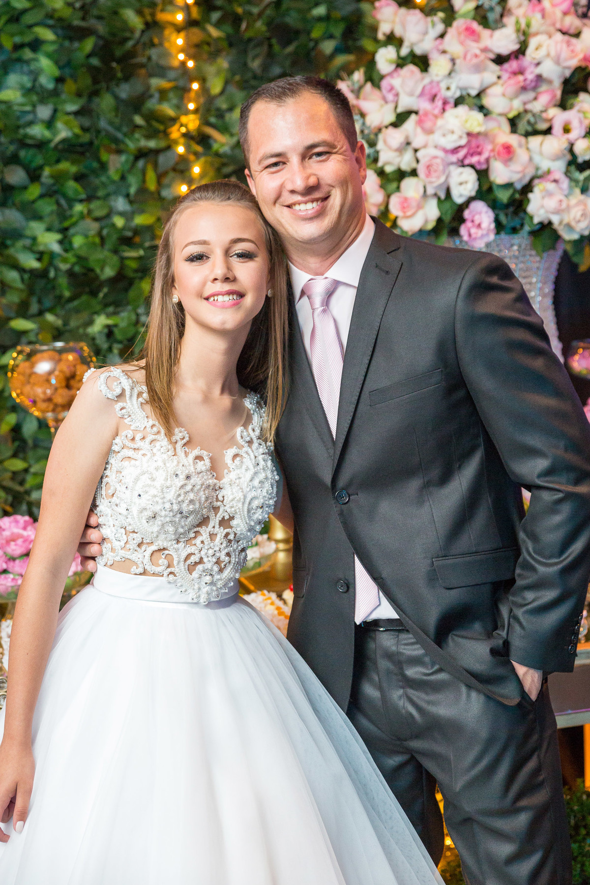 Amanda e seus convidados especiais. Aniversário de 15 anos. Fotografia de Eduardo Pasqualini Fotógrafo profissional de ensaio e casamento em Rio do Sul, Santa Catarina, Brasil.