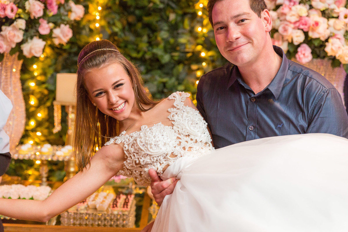 Diego e Amanda se divertindo. Aniversário de 15 anos. Fotografia de Eduardo Pasqualini Fotógrafo profissional de ensaio e casamento em Rio do Sul, Santa Catarina, Brasil.
