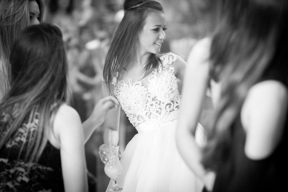 Dance, dance e dance Amanda. Aniversário de 15 anos. Fotografia de Eduardo Pasqualini Fotógrafo profissional de ensaio e casamento em Rio do Sul, Santa Catarina, Brasil.