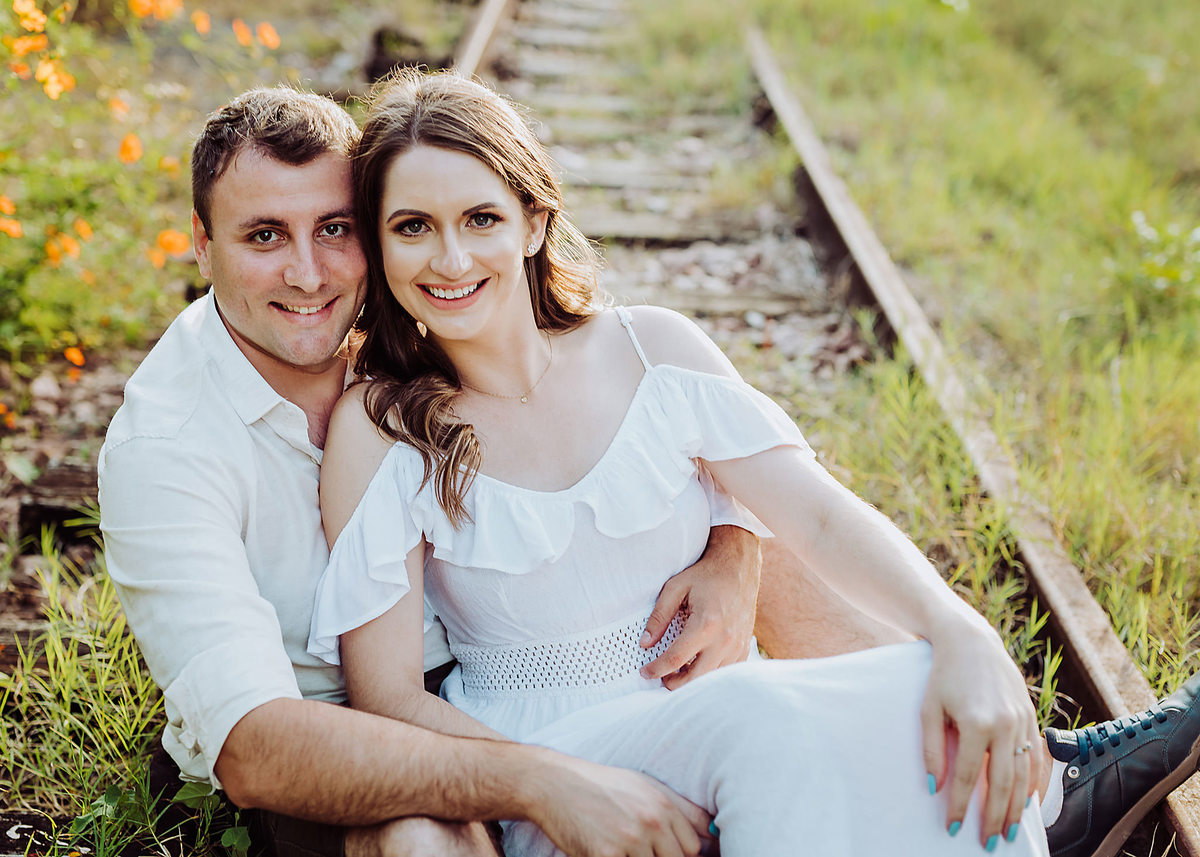 Para sempre. Carine e Lyn. Ensaio Pre wedding, pre-casamento nos trilhos de trem, Fotografia de Eduardo Pasqualini, fotógrafo de casamento, família e ensaios em Rio do Sul, Santa Catarina.