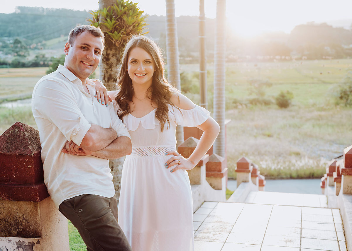 Carine e Lyn. Ensaio Pre wedding, pre-casamento nos trilhos de trêm, Fotografia de Eduardo Pasqualini, fotógrafo de casamento, família e ensaios em Rio do Sul, Santa Catarina.
