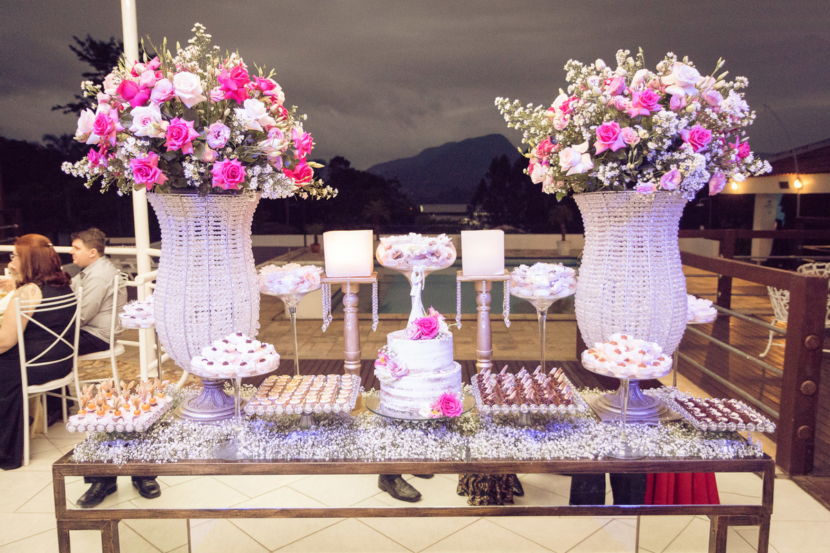 Doces, docinhos e bolo. Fotografia de Eduardo Pasqualini, fotógrafo de casamentos e ensaios em Rio do Sul, Santa Catarina.