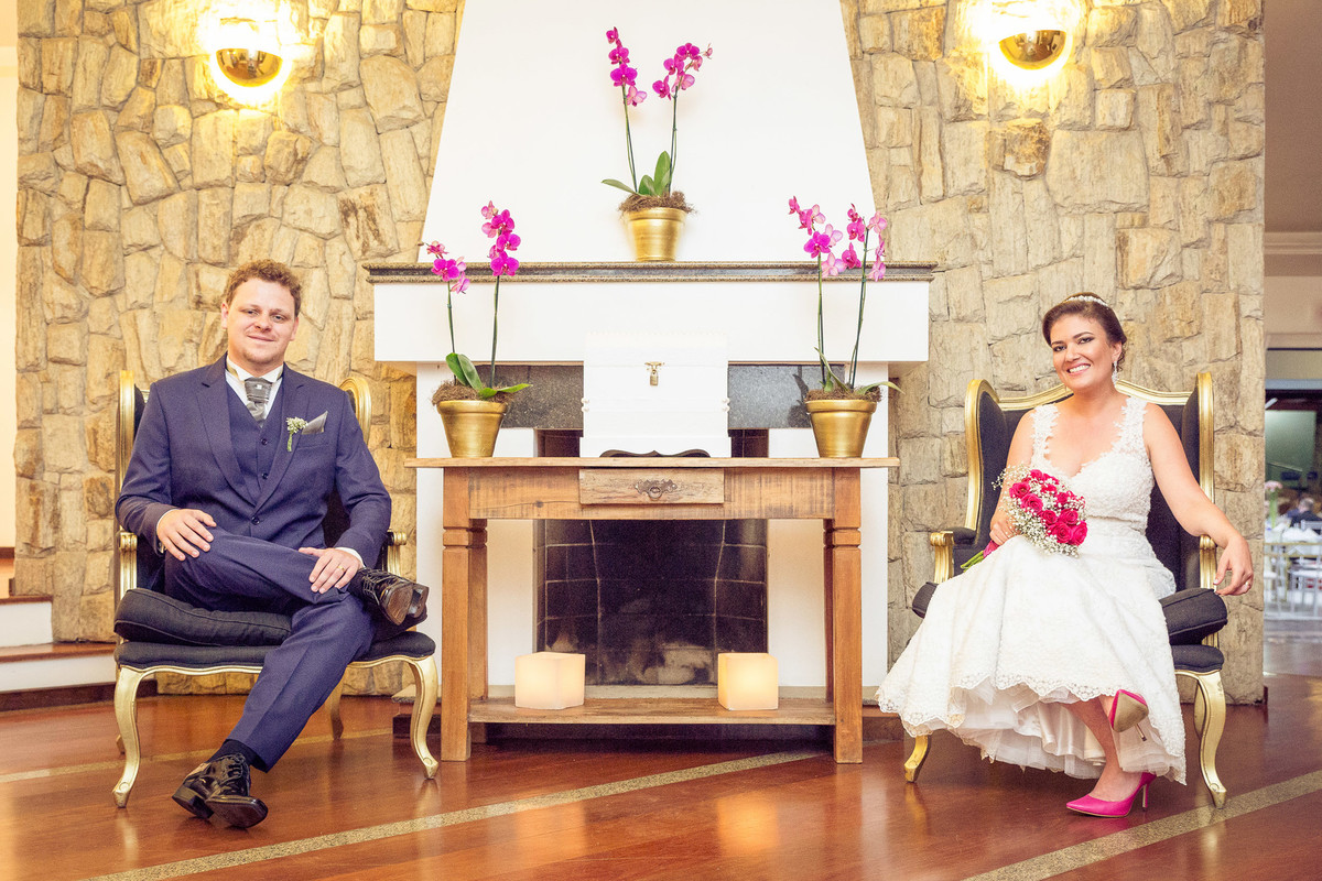 Aquela foto clássica do casal corportado. Fotografia de Eduardo Pasqualini, fotógrafo de casamentos e ensaios em Rio do Sul, Santa Catarina.