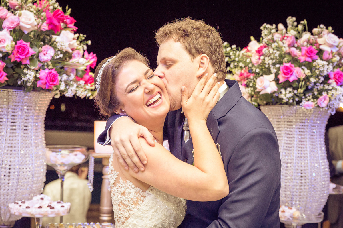 Abraça e me beija amor. Fotografia de Eduardo Pasqualini, fotógrafo de casamentos e ensaios em Rio do Sul, Santa Catarina.