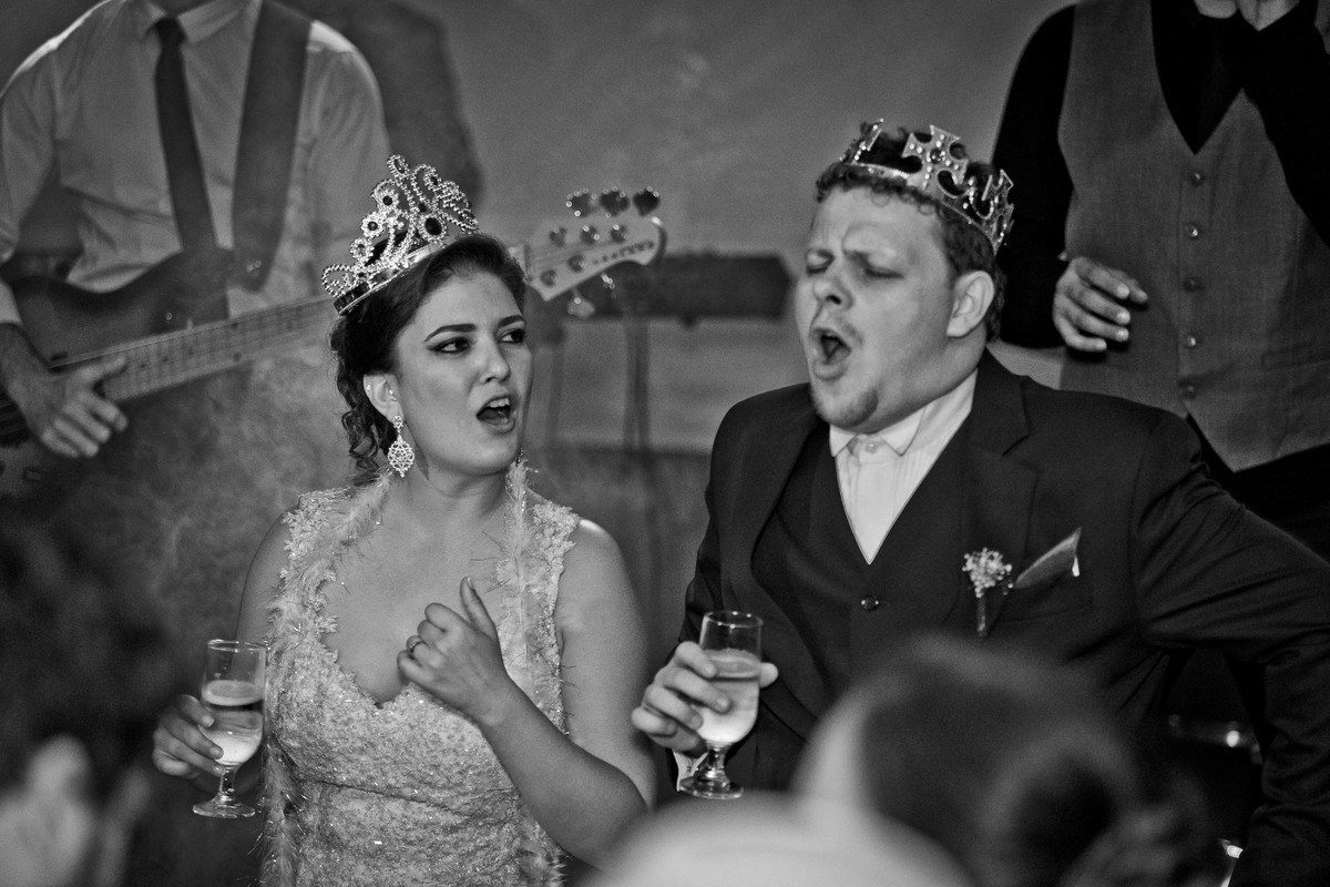 Cante e dance que a noite não tem fim. Fotografia de Eduardo Pasqualini, fotógrafo de casamentos e ensaios em Rio do Sul, Santa Catarina.
