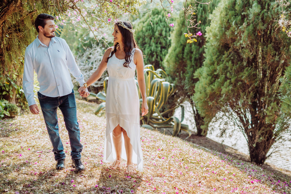 Nosso caminho. Ensaio pre-casamento, pre-wedding, Graciela Eger e Sergio Tholl. Igreja Luterana. Fotografia de Eduardo Pasqualini, fotógrafo de casamento, família e ensaios em Rio do Sul, Santa Catarina.