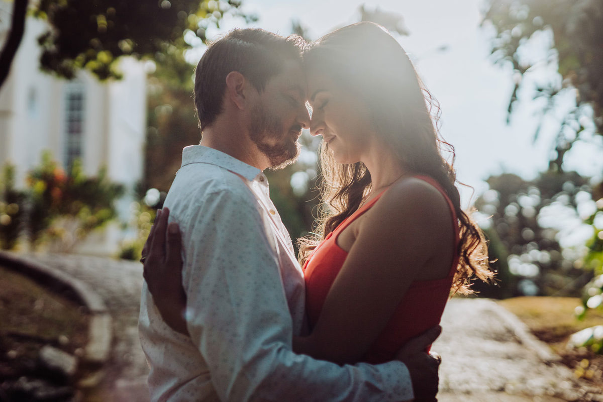Íntimos. Ensaio pre-casamento, pre-wedding, Graciela Eger e Sergio Tholl. Igreja Luterana. Fotografia de Eduardo Pasqualini, fotógrafo de casamento, família e ensaios em Rio do Sul, Santa Catarina.