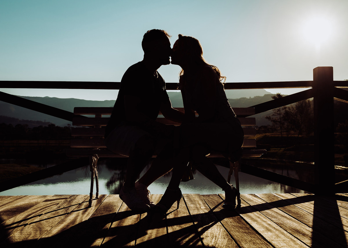 Contraste do amor. Pré-casamento Tatiane e Anderson. Santo António de Lisboa, SC. Fotografia de Eduardo Pasqualini, fotógrafo de casamento, família e ensaios em Rio do Sul, Santa Catarina.