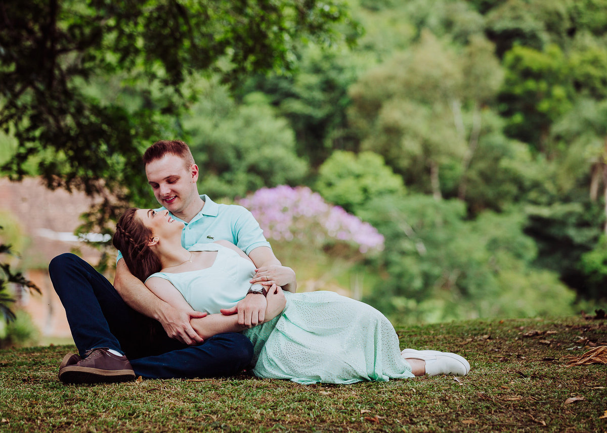 Colinho. Ensaio Pré-casamento Bianca e Tiago. Rancho Halla's em Taió. Fotografia de Eduardo Pasqualini, fotógrafo de casamento, família e ensaios em Rio do Sul, Santa Catarina.