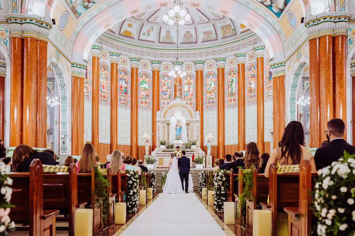 Início do casamento. Casamento Giovanna e Nelso. Catedral São João Batista. Fotografia de Eduardo Pasqualini, fotógrafo de casamento, família e ensaios em Rio do Sul, Santa Catarina.