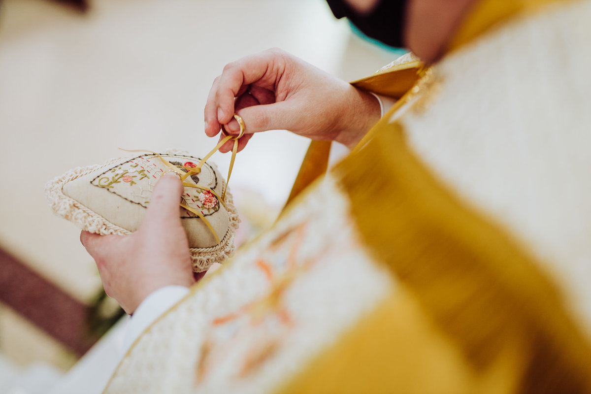 Alianças. Casamento Giovanna e Nelso. Catedral São João Batista. Fotografia de Eduardo Pasqualini, fotógrafo de casamento, família e ensaios em Rio do Sul, Santa Catarina.
