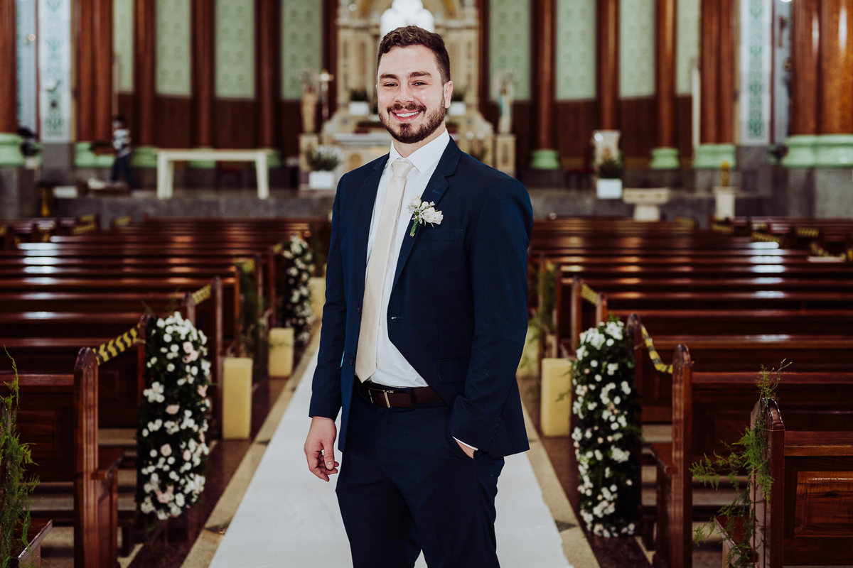 Noivo. Casamento Giovanna e Nelso. Catedral São João Batista. Fotografia de Eduardo Pasqualini, fotógrafo de casamento, família e ensaios em Rio do Sul, Santa Catarina.