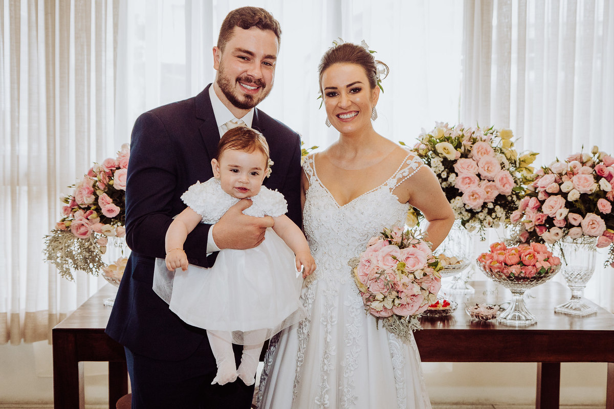 Helena, Giovanna e Nelso. Casamento Giovanna e Nelso. Catedral São João Batista. Fotografia de Eduardo Pasqualini, fotógrafo de casamento, família e ensaios em Rio do Sul, Santa Catarina.