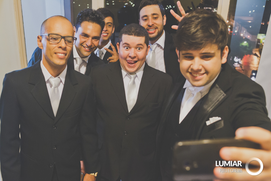 noivo e seus padrinhos