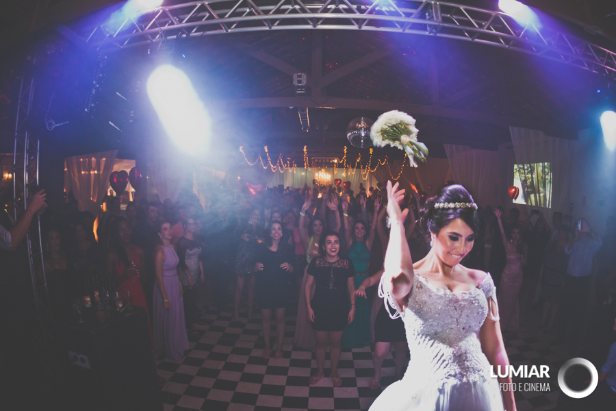 noiva joga buque para solteiras