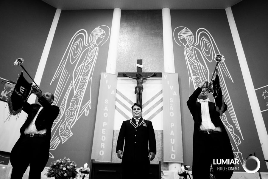 noivo aguardando a entrada da noiva