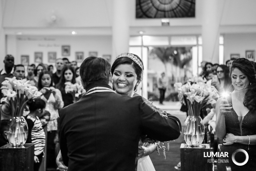 emoção no casamento da bárbara e carlos