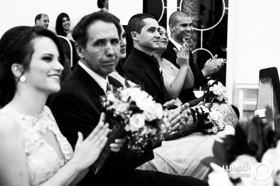 padrinhos se emocionam durante a cerimonia