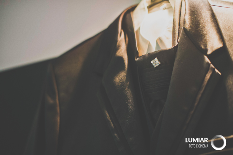 noivo se preparando para o casamento