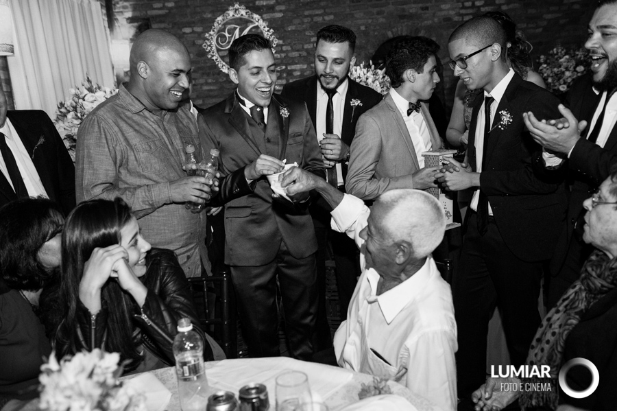 hora da gravata do noivo