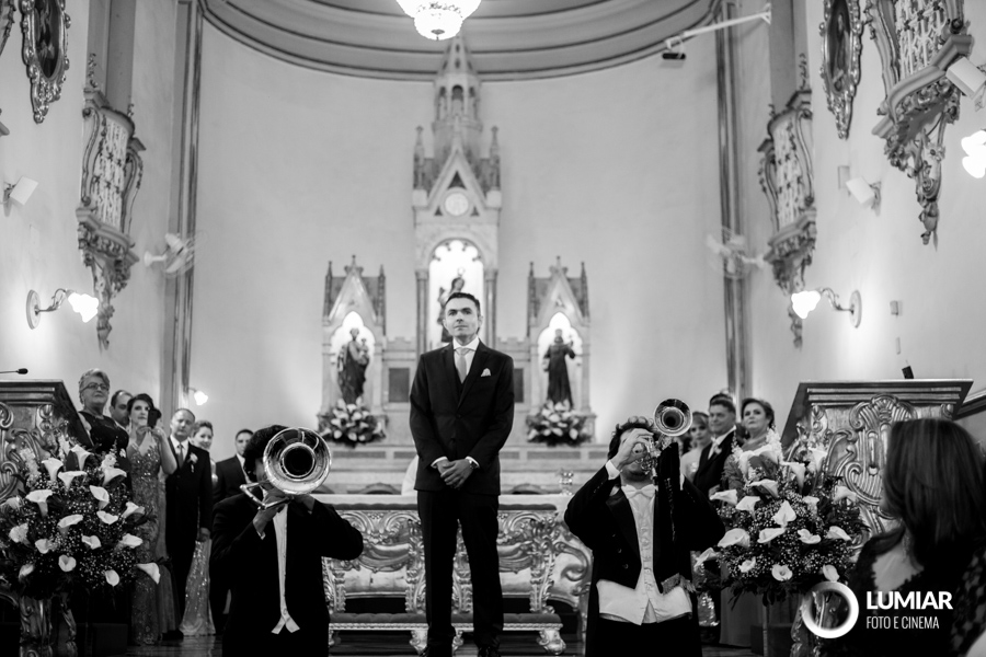 noivo à espera da noiva