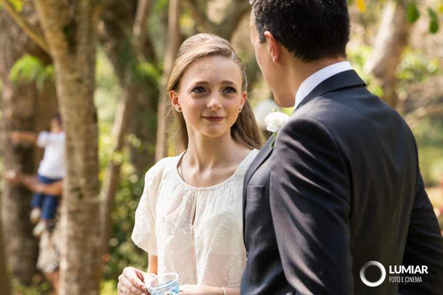 pai e filha aguardam a chegada da noiva
